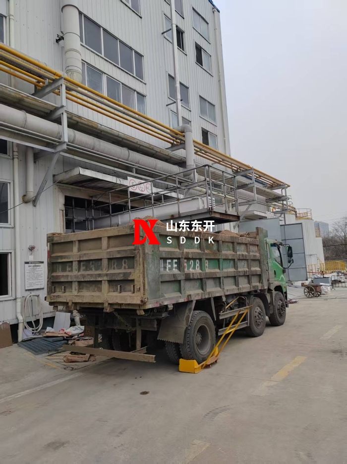 Waste clay does not land on the truck loading project