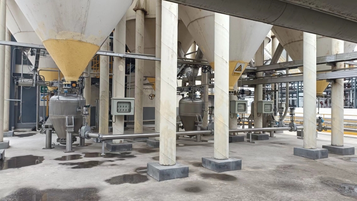 Bin pump pneumatic conveying system
